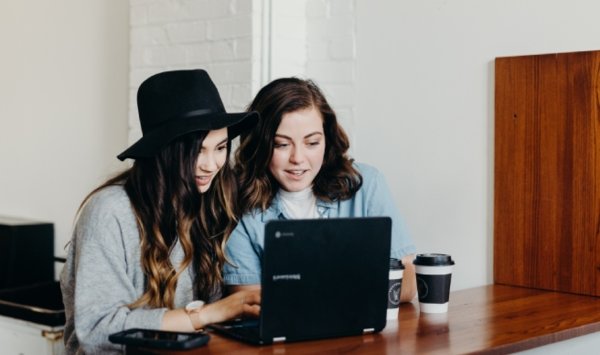 2 woman in front of laptop
